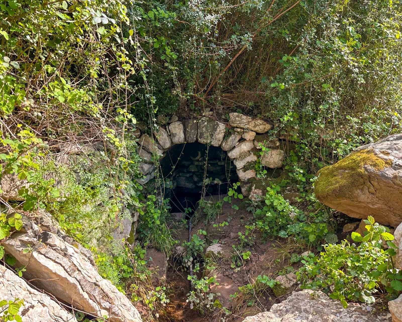 Marmaris Turgut Mahallesi’nde futbol sahası yenilendi
