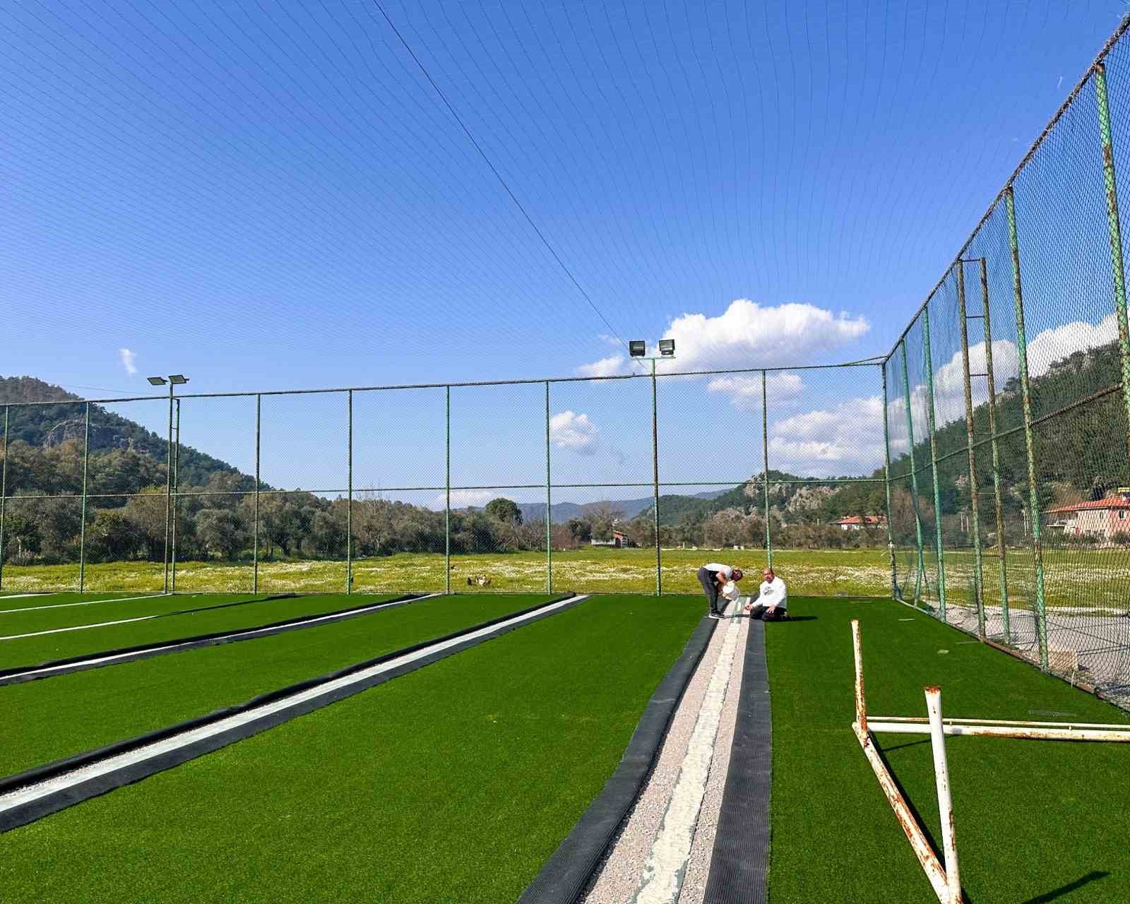 Marmaris Turgut Mahallesi’nde futbol sahası yenilendi

