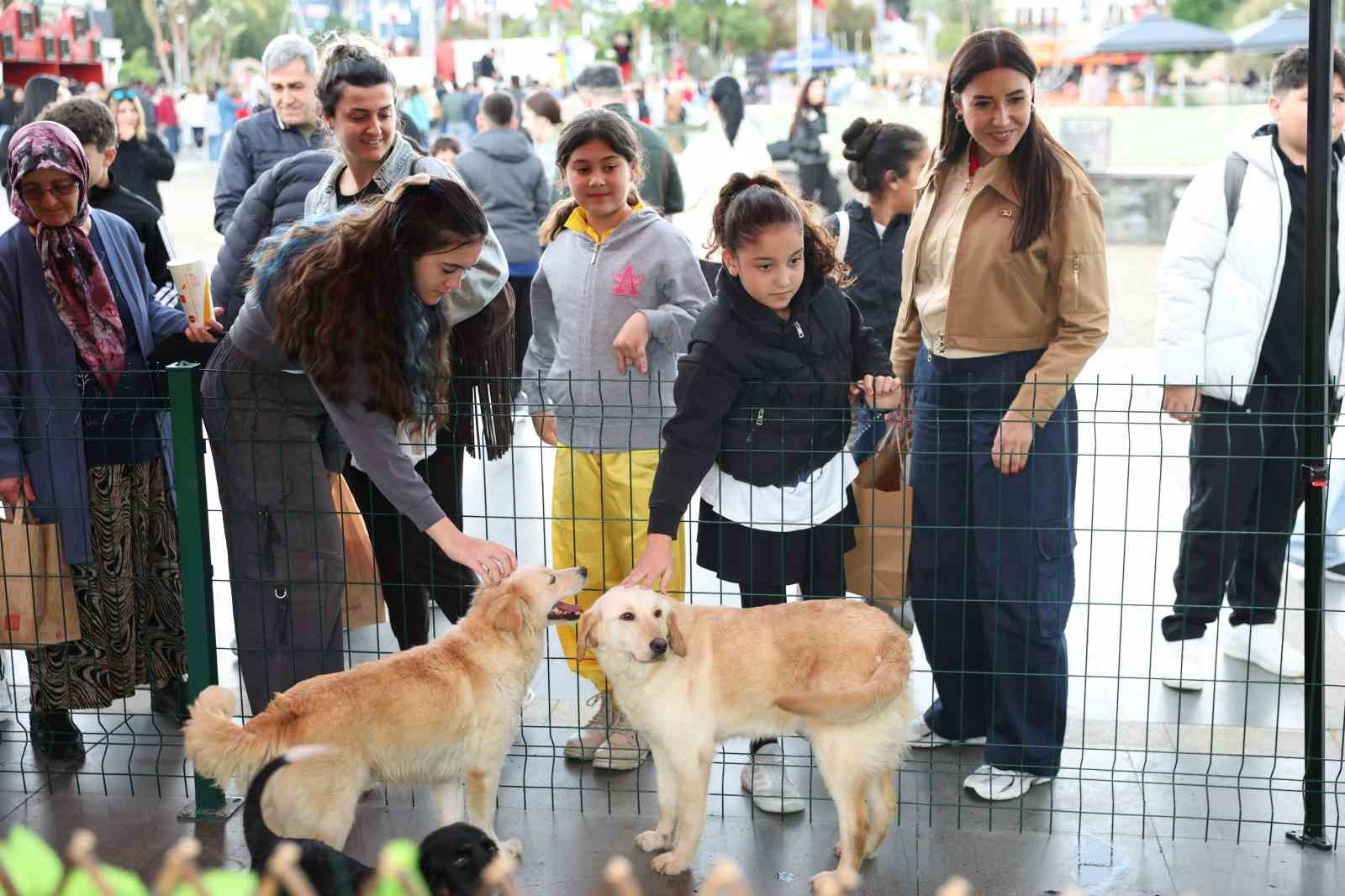 Marmaris’te 23 Nisan havası devam ediyor
