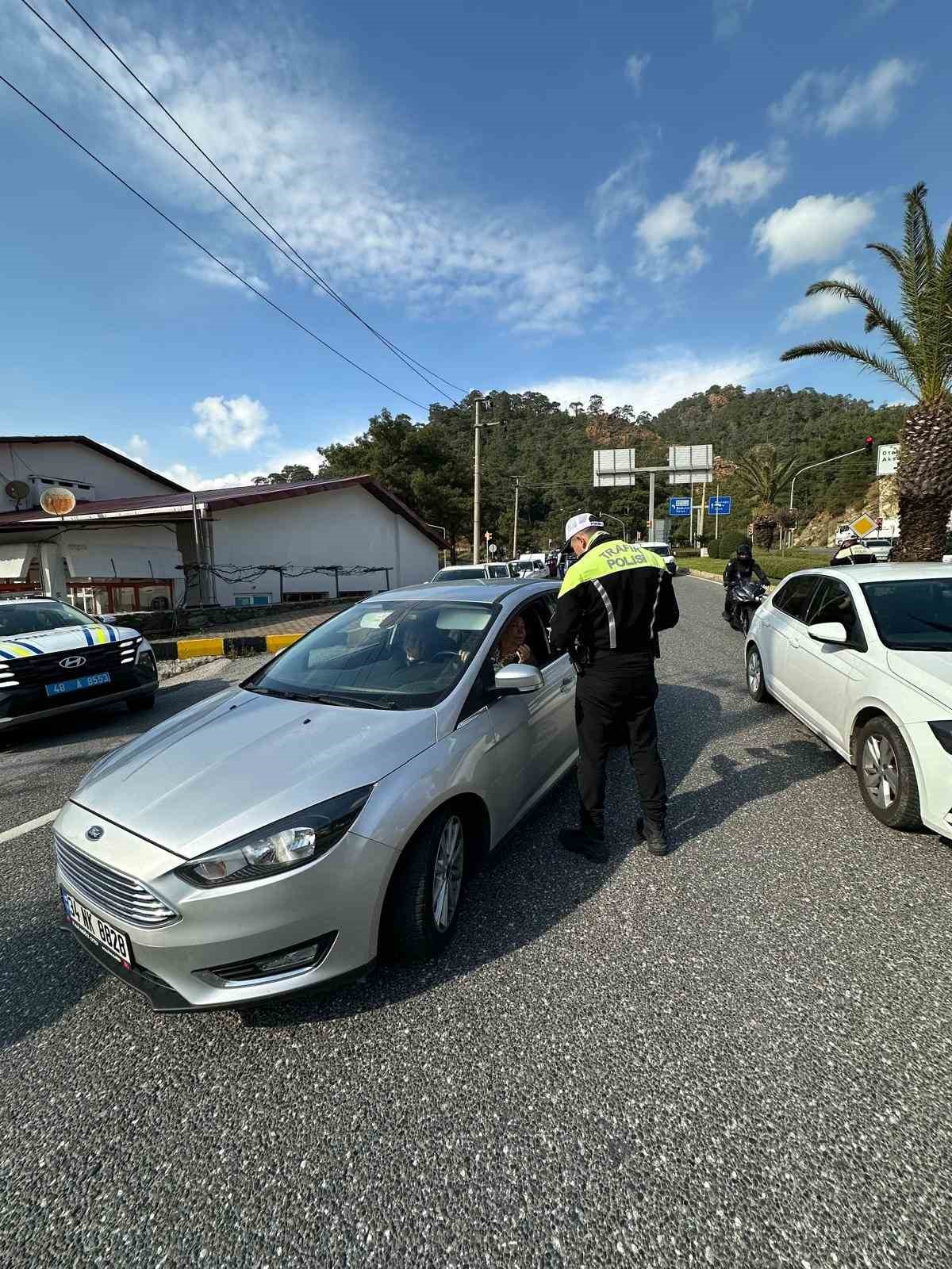 Marmaris’te bayram boyunca binlerce araç denetlendi
