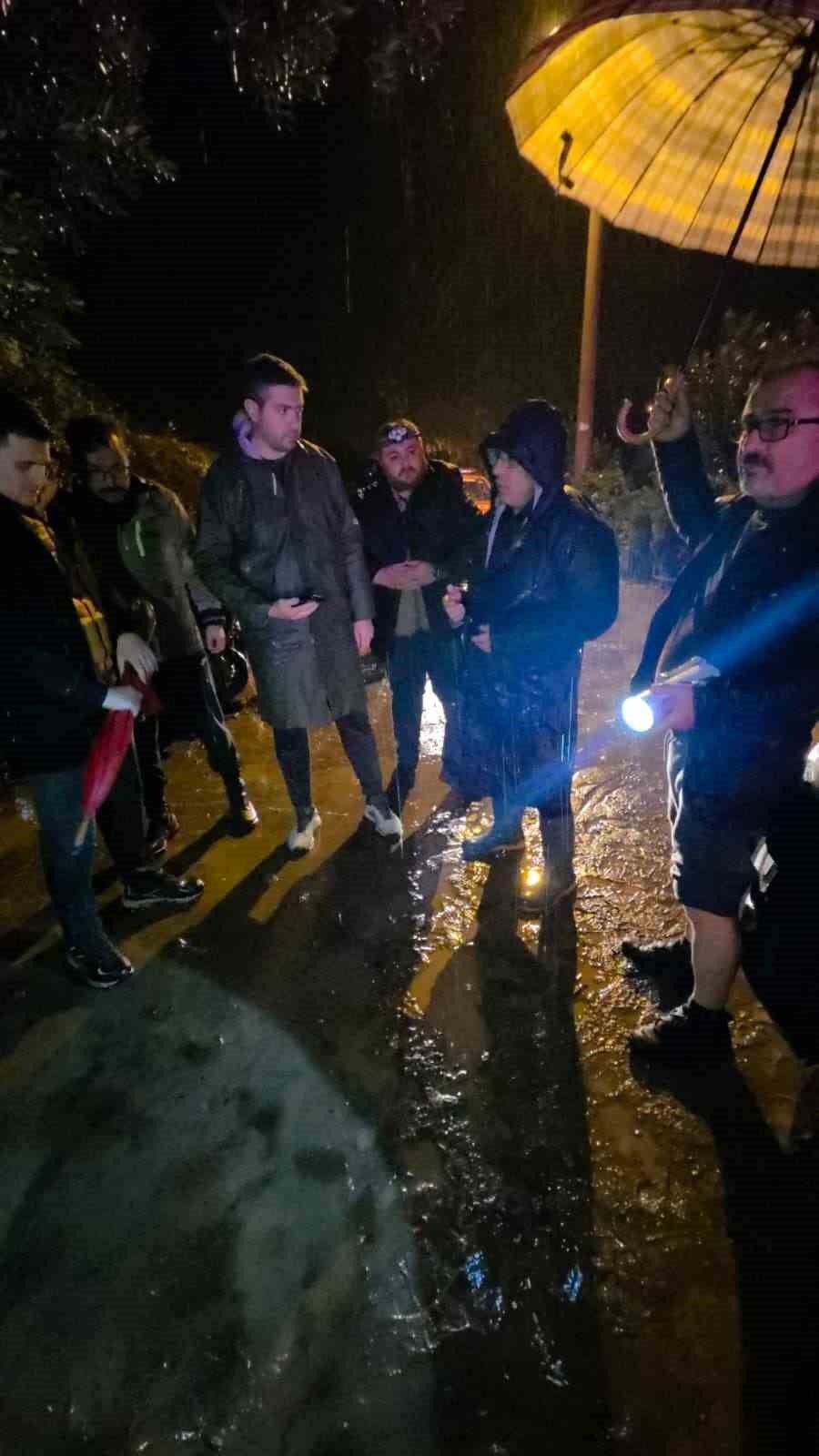 Marmaris’te bir kişi sele kapıldı: Arama çalışmaları sürüyor
