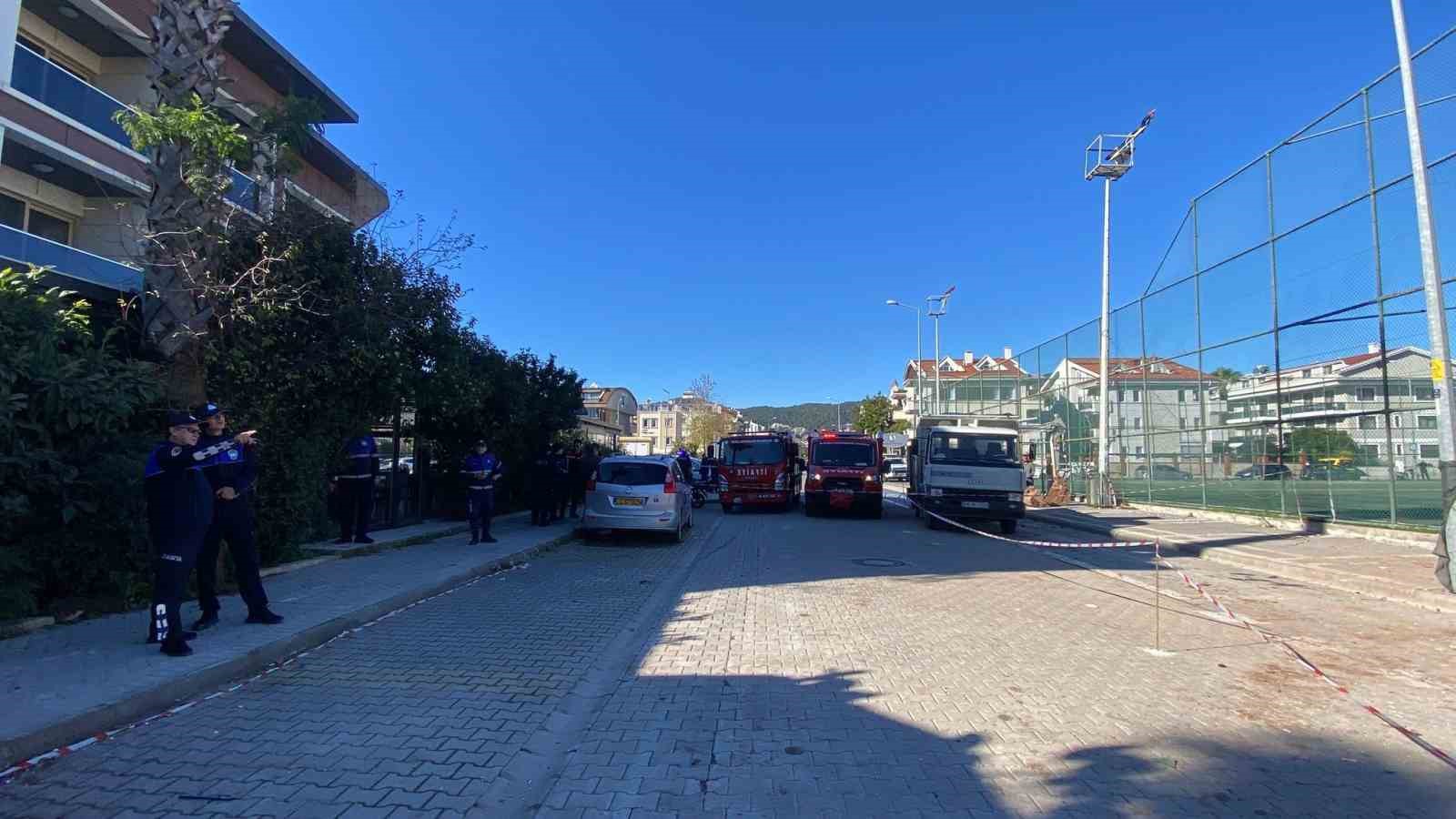 Marmaris’te güçlendirme çalışması yapılan apart otel çöktü
