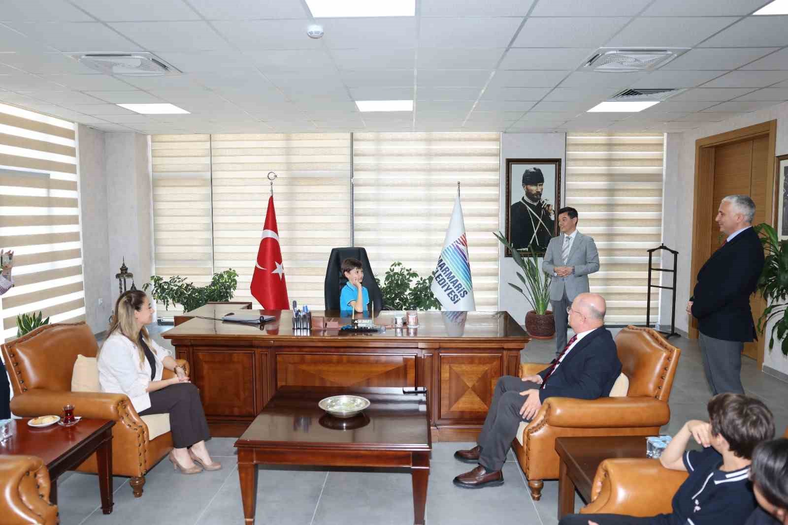 Marmaris’te minik başkanlar koltuğu devraldı
