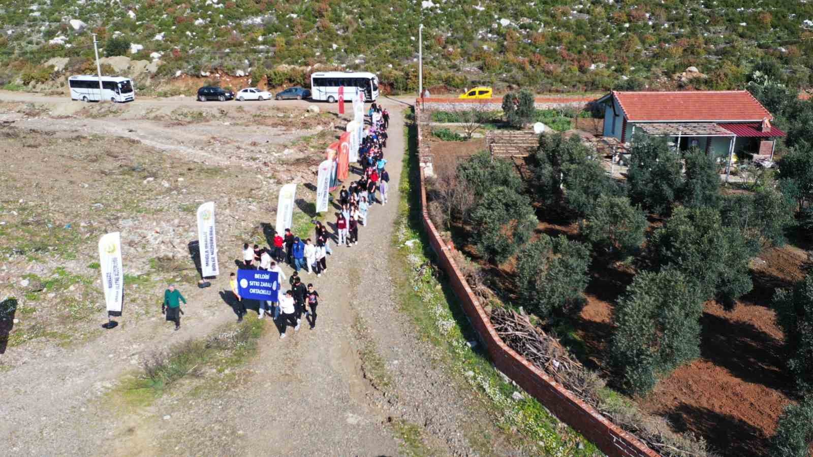 Marmaris’te öğrenciler fidanları toprakla buluşturdu
