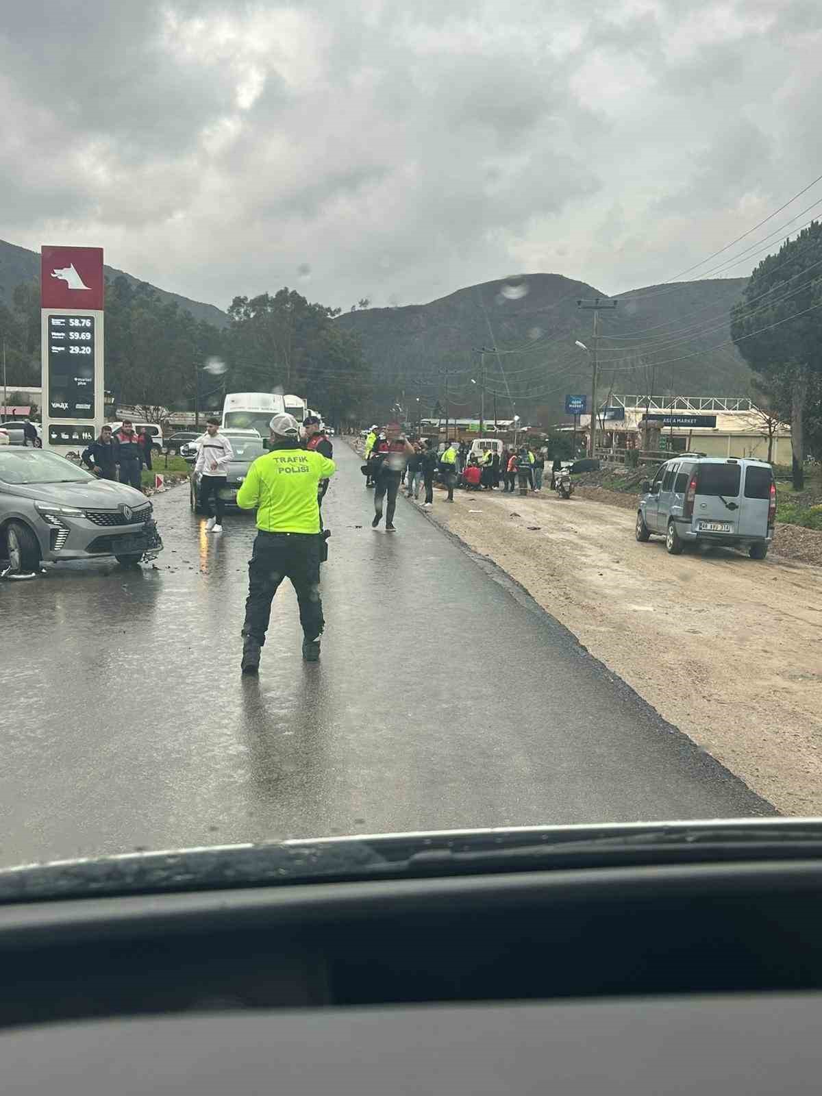 Marmaris’te otomobil ile motosiklet çarpıştı: 1 yaralı
