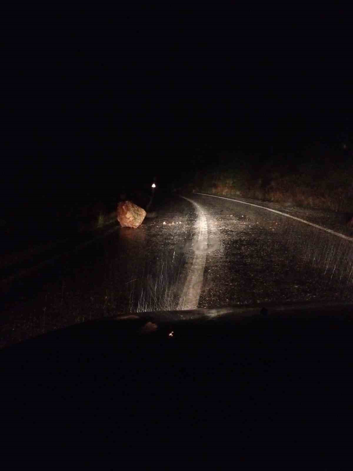 Marmaris’te sağanak etkili oldu, su baskınları oluştu
