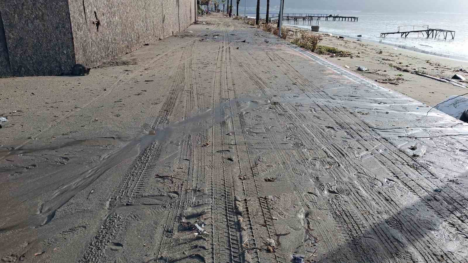 Marmaris’te sağanak ve fırtına etkili oldu
