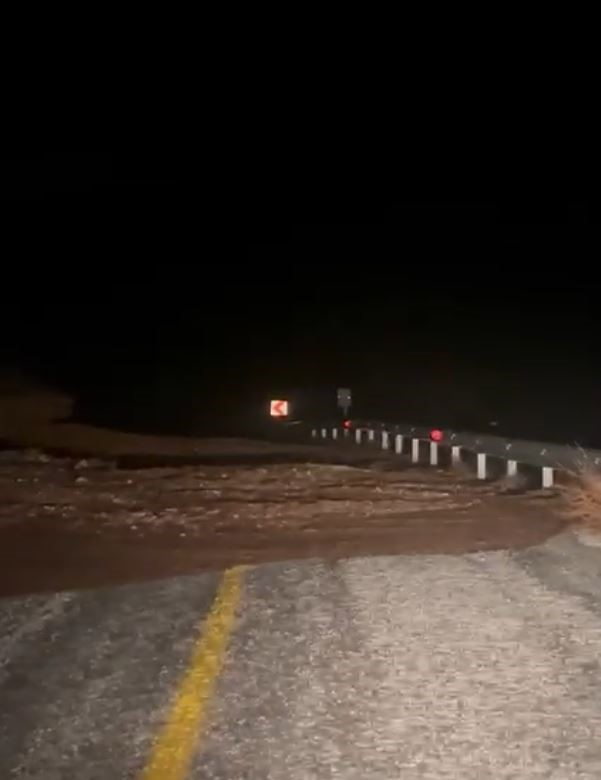 Marmaris’te sağanak yağış etkili oldu, yollar dereye döndü
