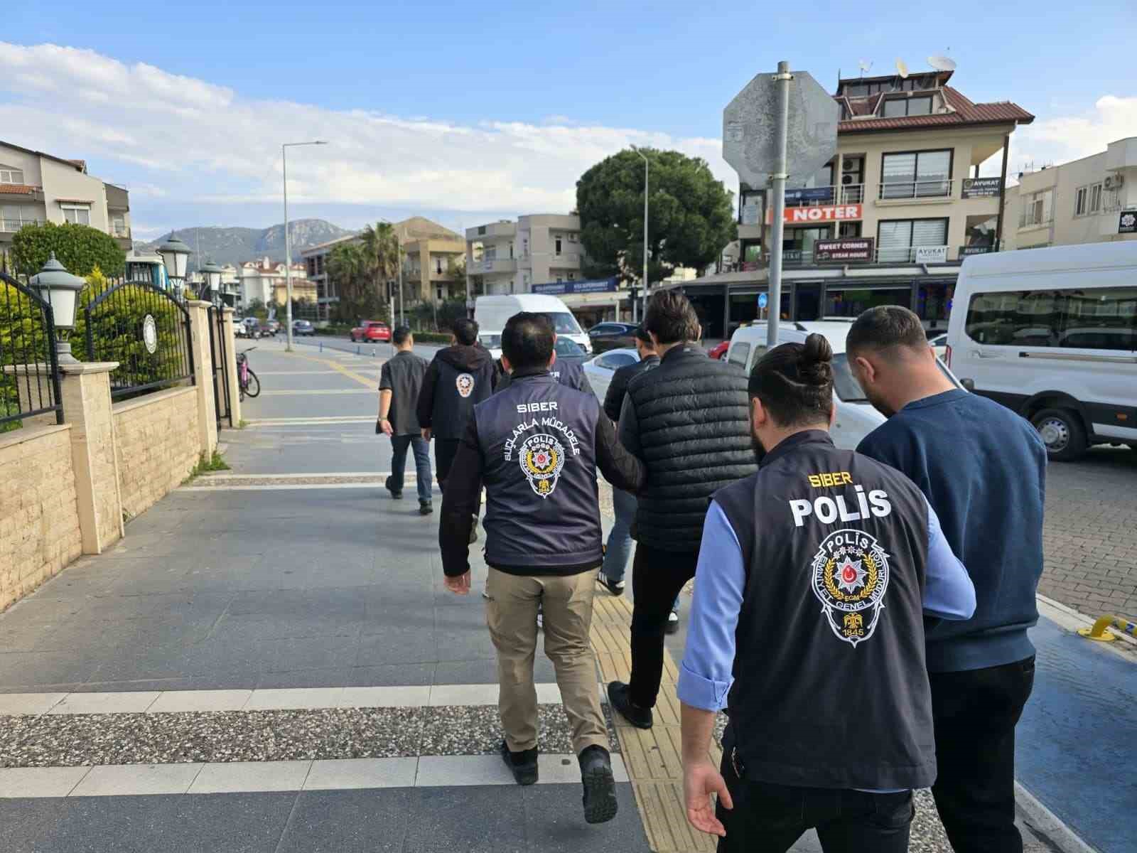 Marmaris’te ’sahte bungalov’ şebekesi çökertildi: 8 gözaltı
