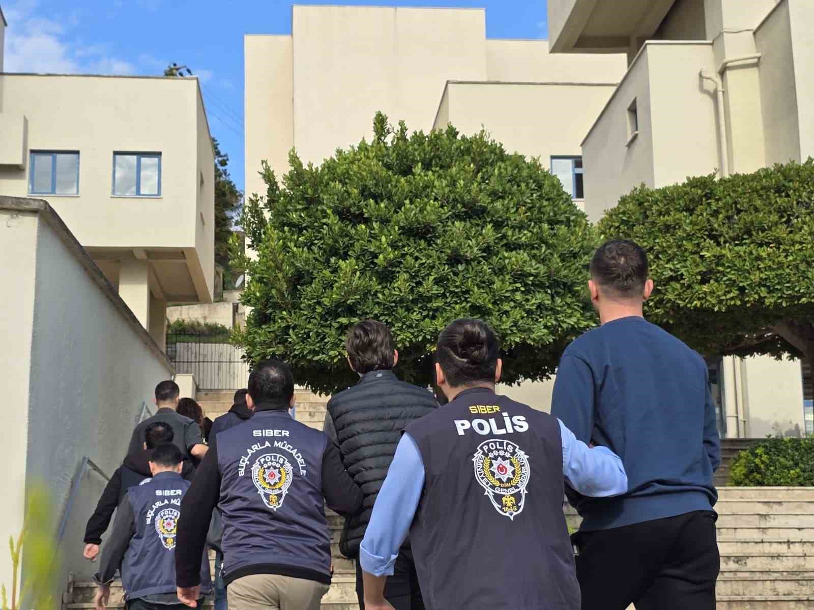 Marmaris’te ’sahte bungalov’ şebekesi çökertildi: 8 gözaltı
