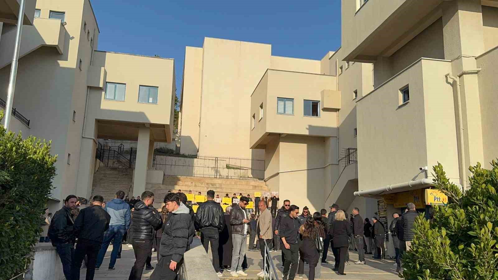 Marmaris’te teknedeki kavgada hayatını kaybeden gencin davası başladı: Adliye önünde "adalet istiyoruz" sesi yükseldi
Marmaris’te teknedeki kavgada hayatını kaybeden gencin davası başladı: Adliye önünde "adalet istiyoruz" sesi yükseldi