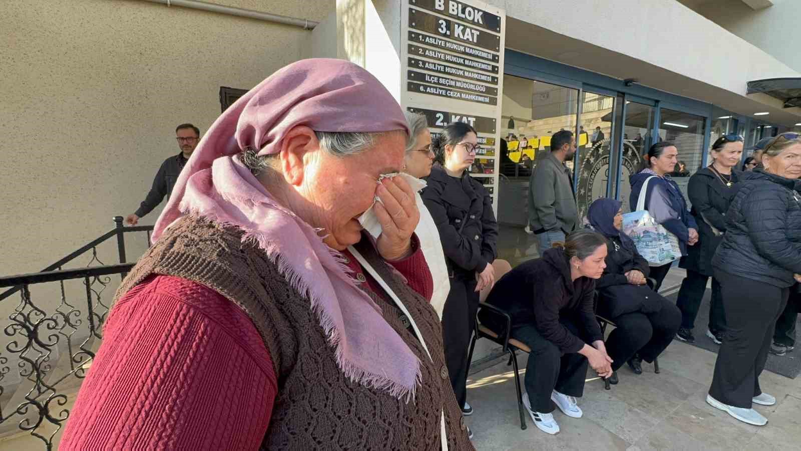 Marmaris’te teknedeki kavgada hayatını kaybeden gencin davası başladı: Adliye önünde "adalet istiyoruz" sesi yükseldi
Marmaris’te teknedeki kavgada hayatını kaybeden gencin davası başladı: Adliye önünde "adalet istiyoruz" sesi yükseldi