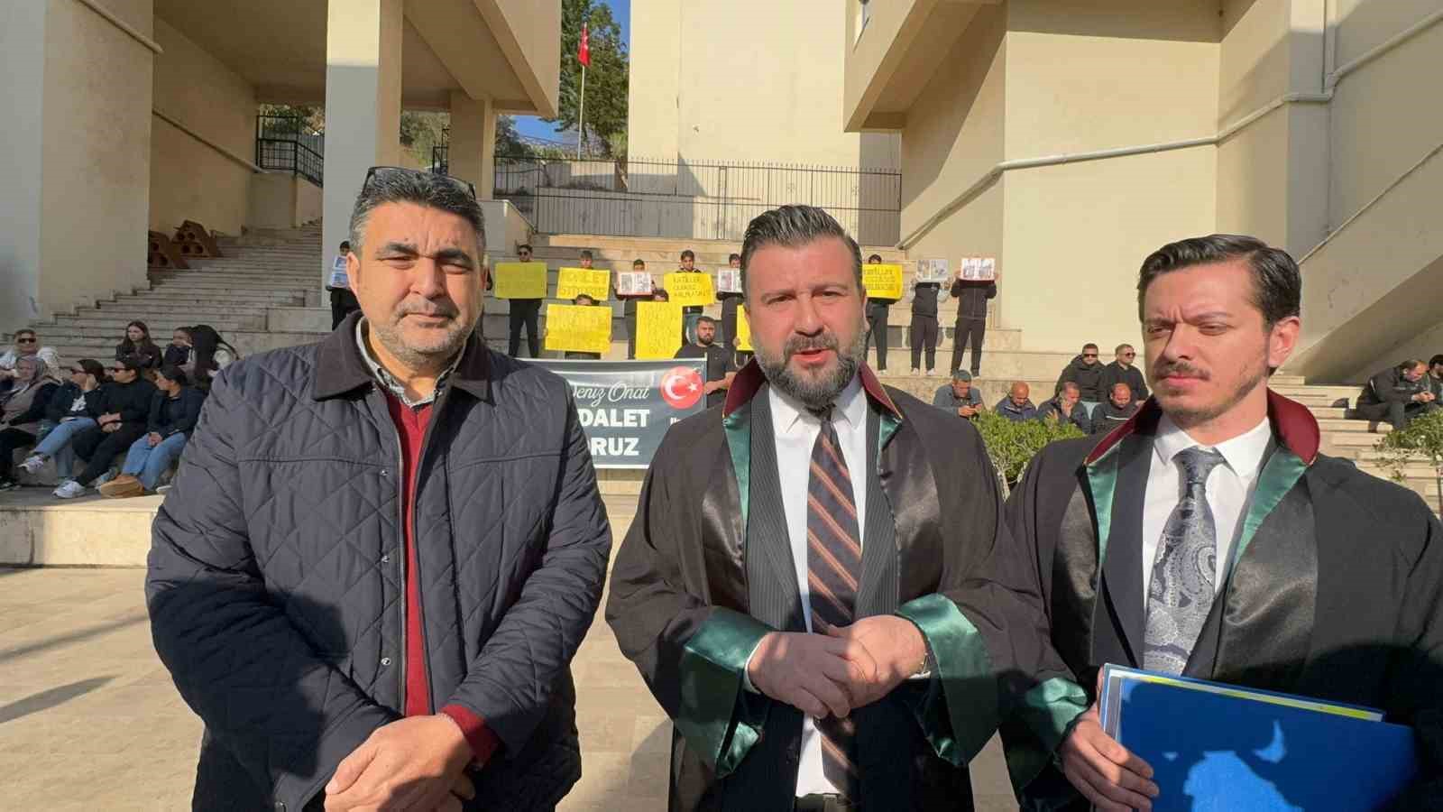 Marmaris’te teknedeki kavgada hayatını kaybeden gencin davası başladı: Adliye önünde "adalet istiyoruz" sesi yükseldi
Marmaris’te teknedeki kavgada hayatını kaybeden gencin davası başladı: Adliye önünde "adalet istiyoruz" sesi yükseldi