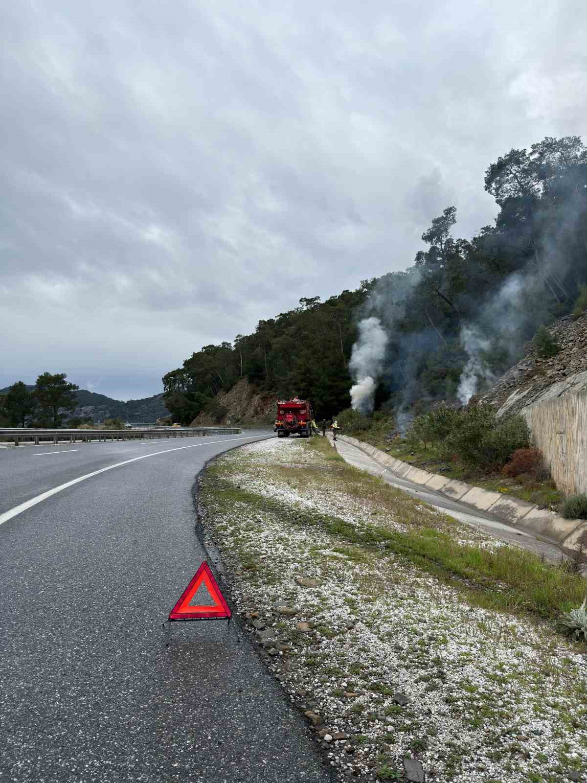 Marmaris’te yangın sezonu öncesi temizlik çalışmaları sürüyor
