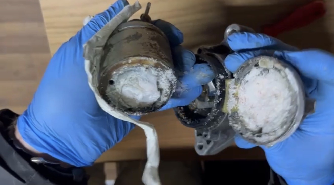 Marş dinamosundan uyuşturucu çıktı: Narkotik köpeği Pera’nın dikkati ele verdi
