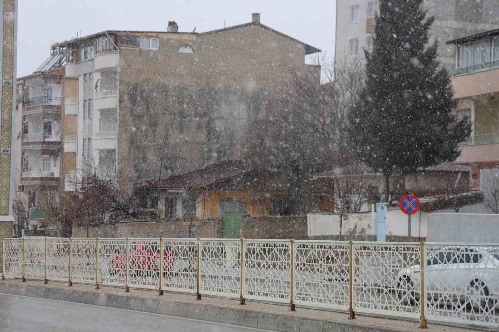Mart ayında Elazığ’a kar sürprizi
