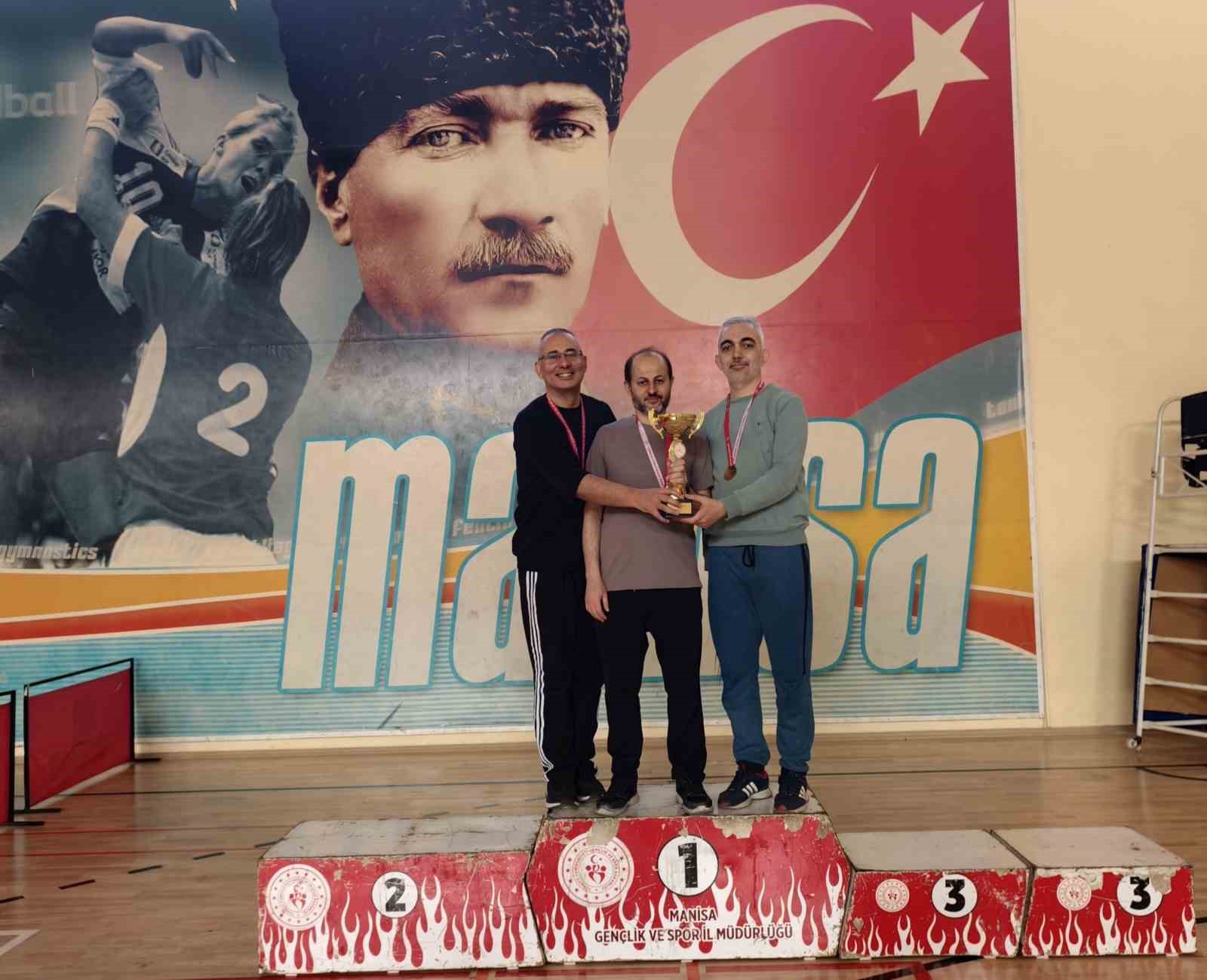 Masa tenisi turnuvasında birincilik Merkezefendi’nin
