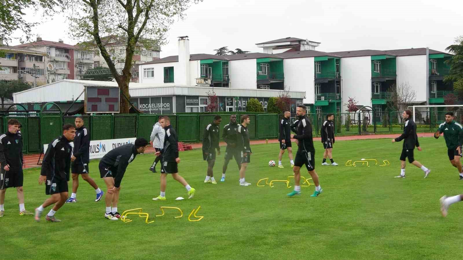 Massadio Haidara: "Düşmemek için mücadele eden takımlara karşı oynamak zor"
