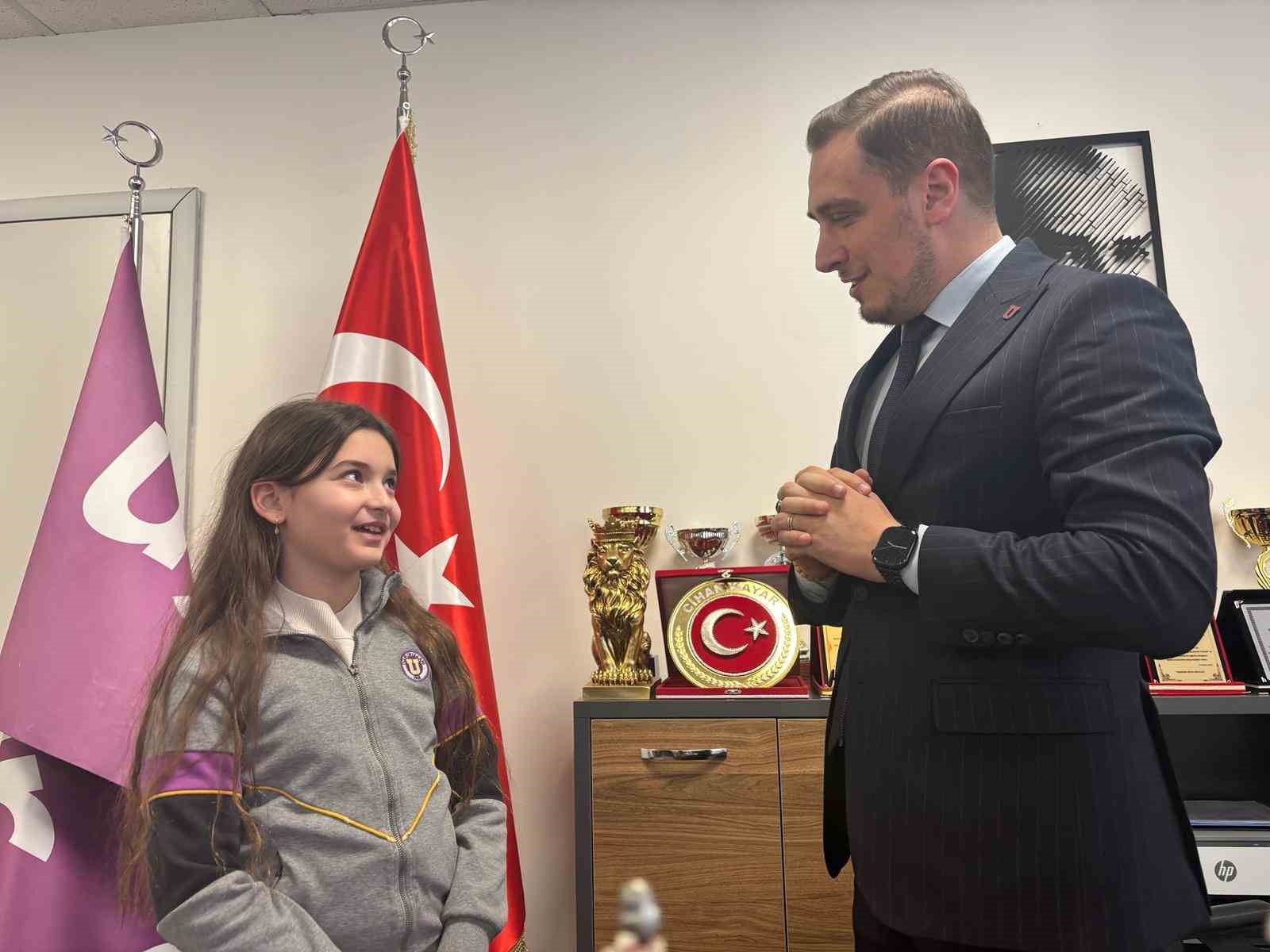 Matematikte dünya birincisi olan Trabzonlu Lina’nın hayali Nobel ödülü
