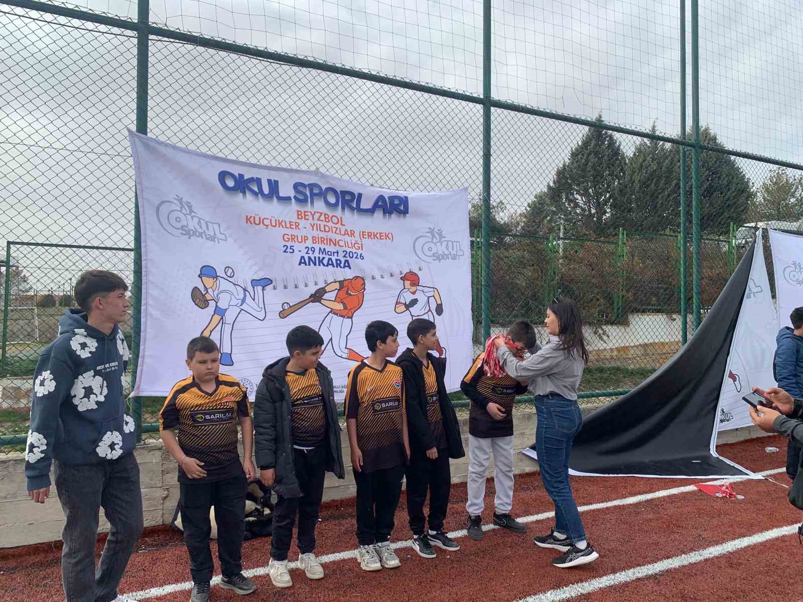 Maver Kemal Arsoy Ortaokulu beyzbol takımından büyük başarı
