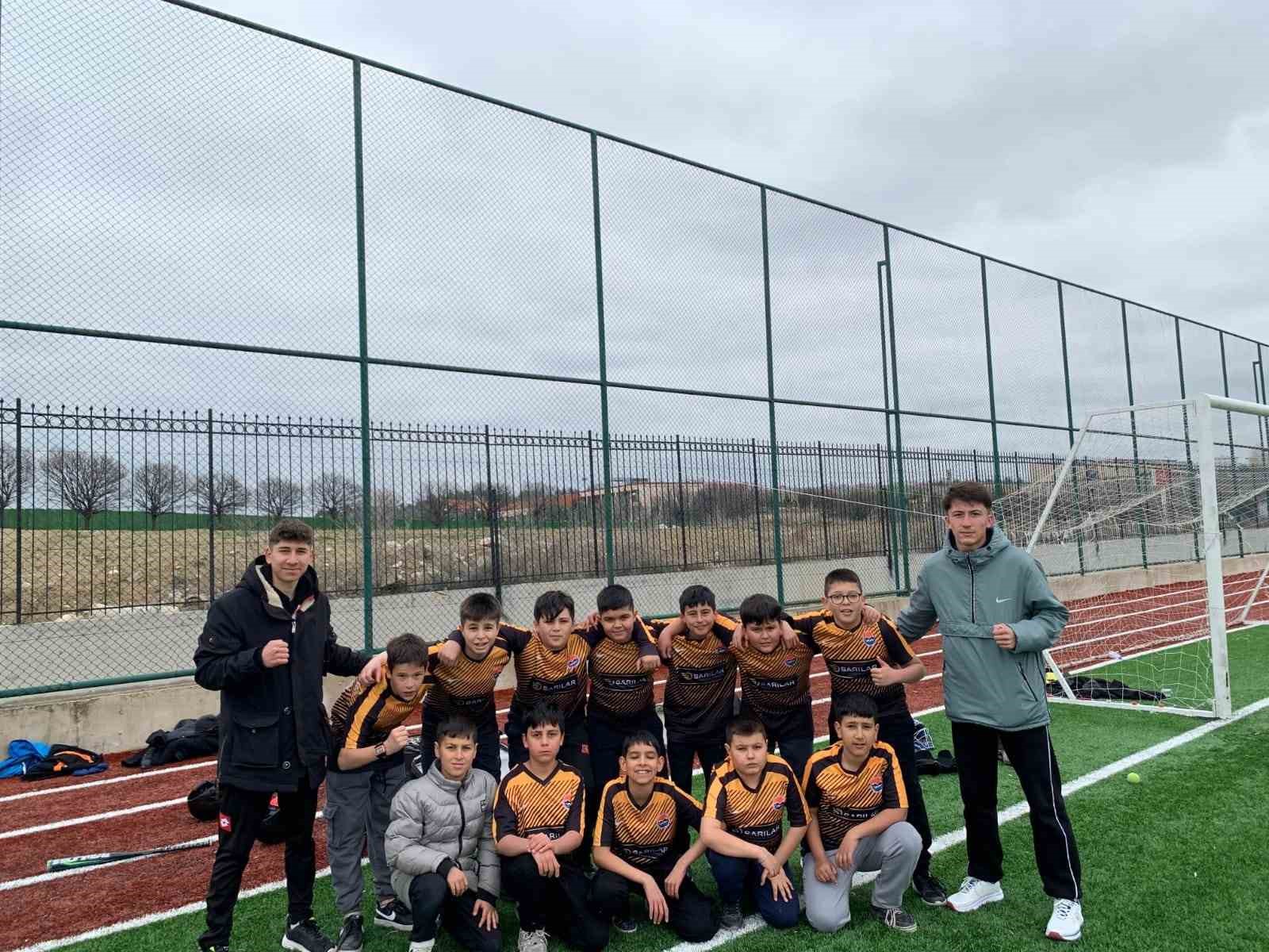 Maver Kemal Arsoy Ortaokulu beyzbol takımından büyük başarı
