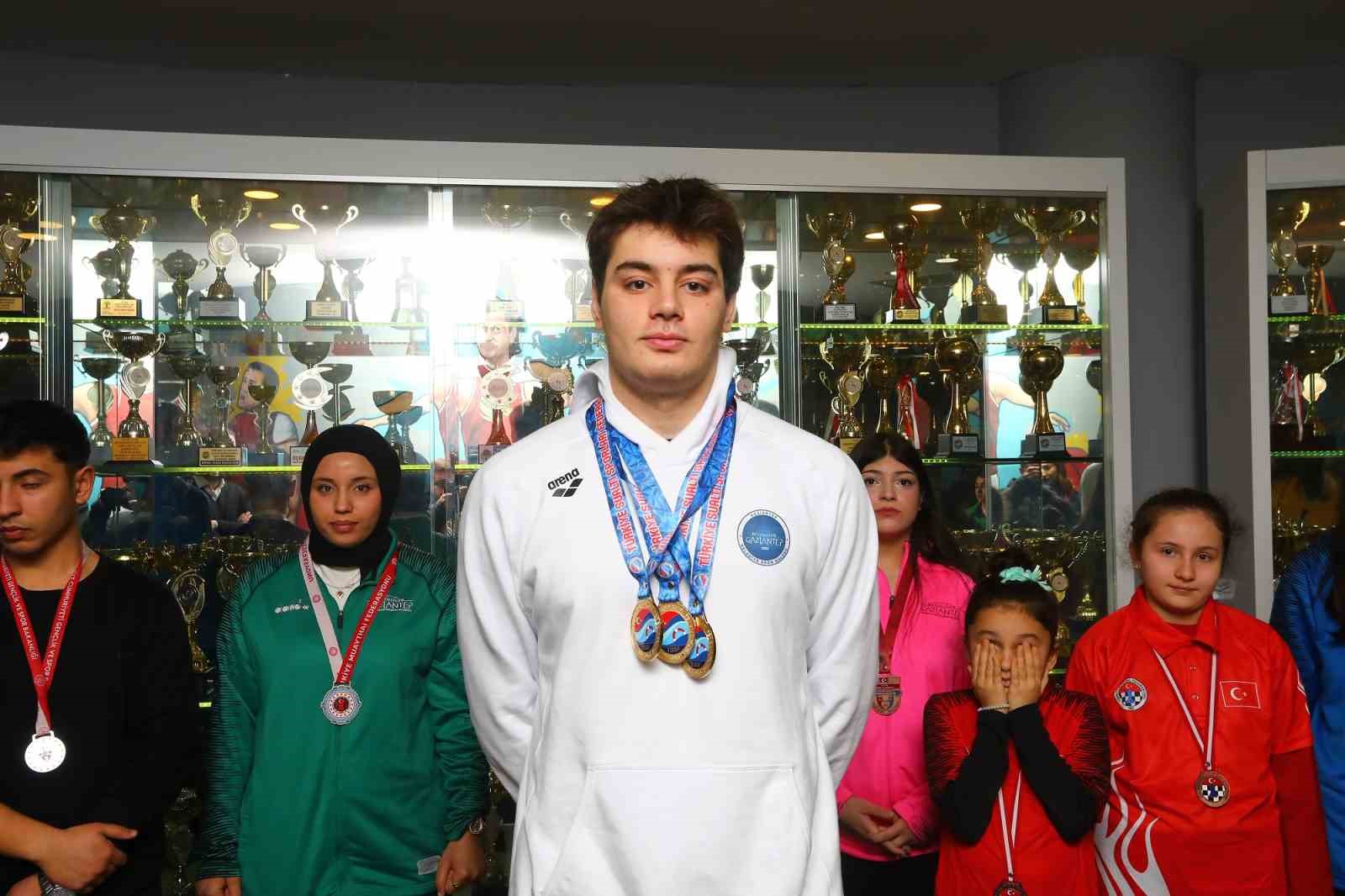 Mavi-beyazlı sporculardan ilk 40 günde 71 yeni madalya
