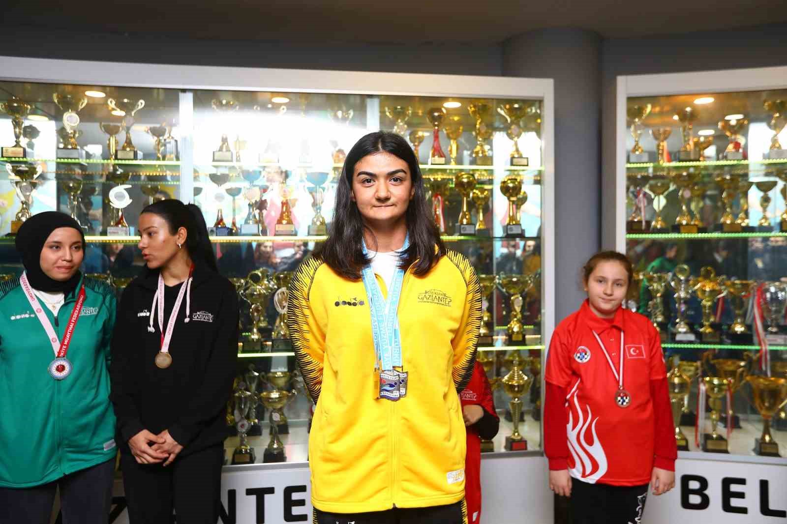 Mavi-beyazlı sporculardan ilk 40 günde 71 yeni madalya
