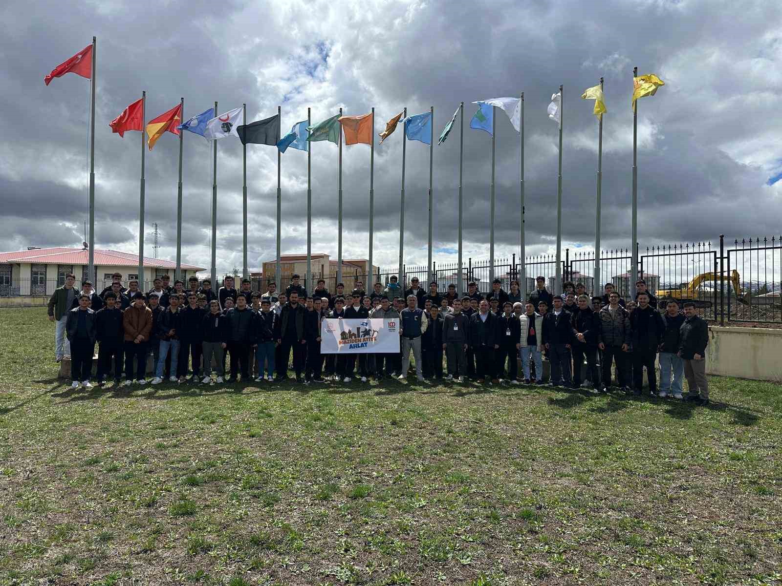 ‘Maziden Atiye Ahlat’ programı gençleri tarihle buluşturuyor
