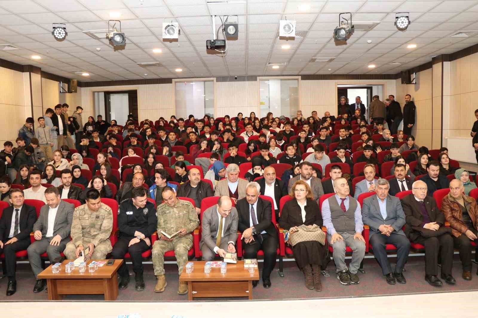 "Maziden İstikbale Oltu" paneli düzenlendi
