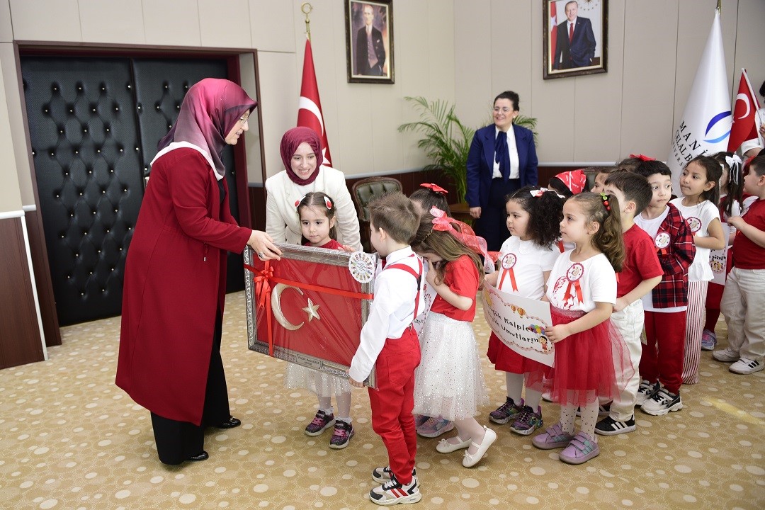 MCBÜ Rektörlüğünde 23 Nisan coşkusu
