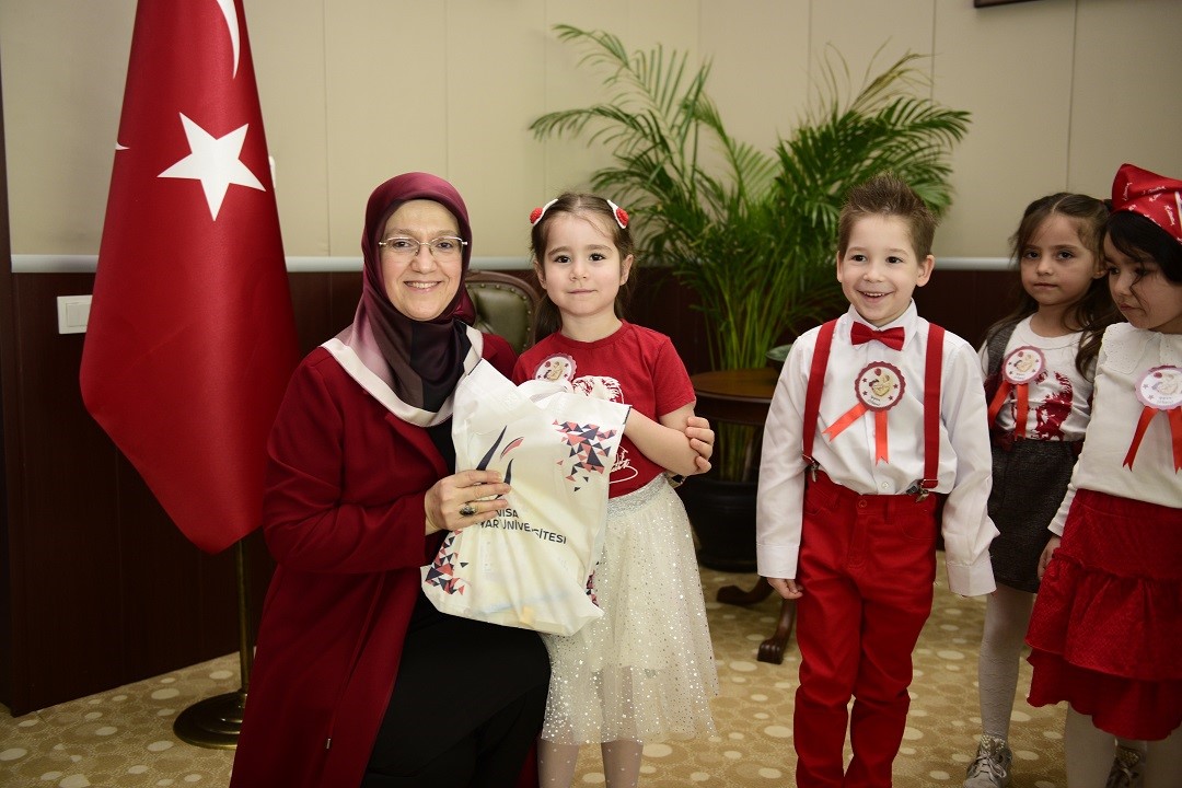 MCBÜ Rektörlüğünde 23 Nisan coşkusu
