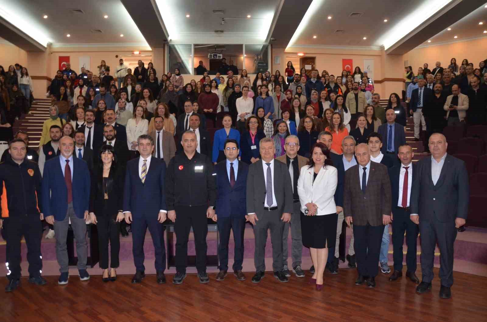 MCBÜ’de ’Afetlerde insan olmak’ sempozyumu
