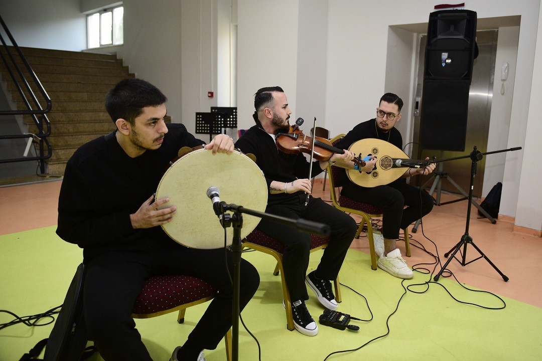 MCBÜ’lü öğrenciler ramazanın ilk iftarında aynı sofrada buluştu

