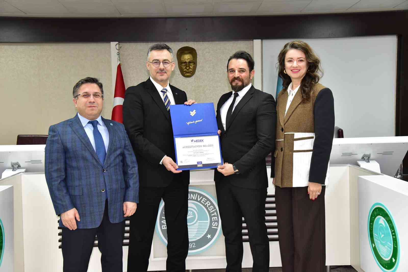 MEDEK akreditasyon belgeleri törenle takdim edildi
