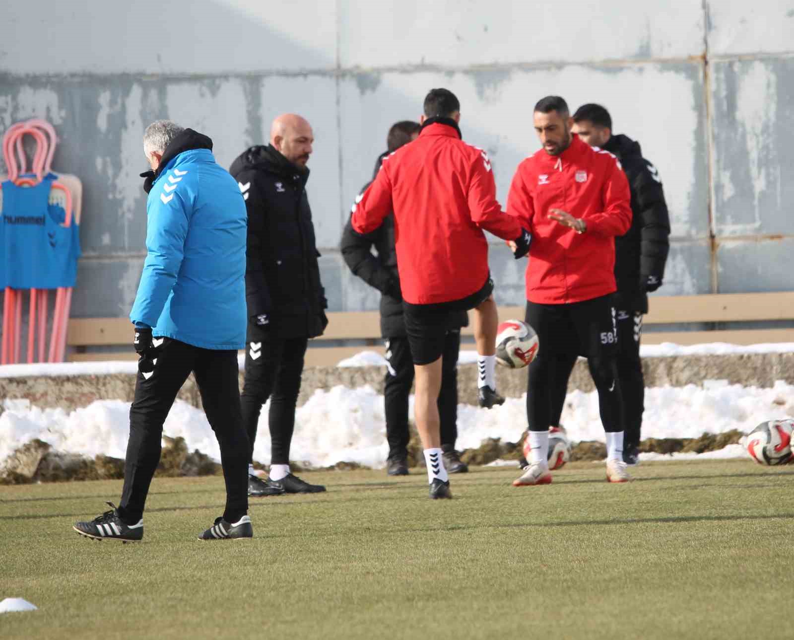 Mehmet Altıparmak’tan, Rey Manaj açıklaması
Mehmet Altıparmak’tan, Rey Manaj açıklaması