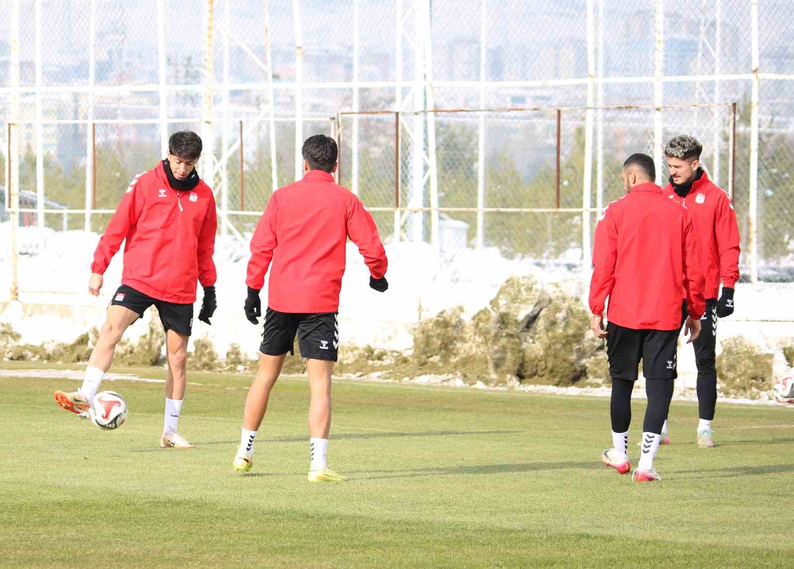 Mehmet Altıparmak’tan, Rey Manaj açıklaması
Mehmet Altıparmak’tan, Rey Manaj açıklaması