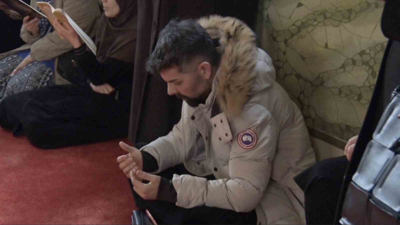 Mehmet Çevik sahnelere ara verdi, Ramazan’da maneviyata yöneldi
Mehmet Çevik sahnelere ara verdi, Ramazan’da maneviyata yöneldi