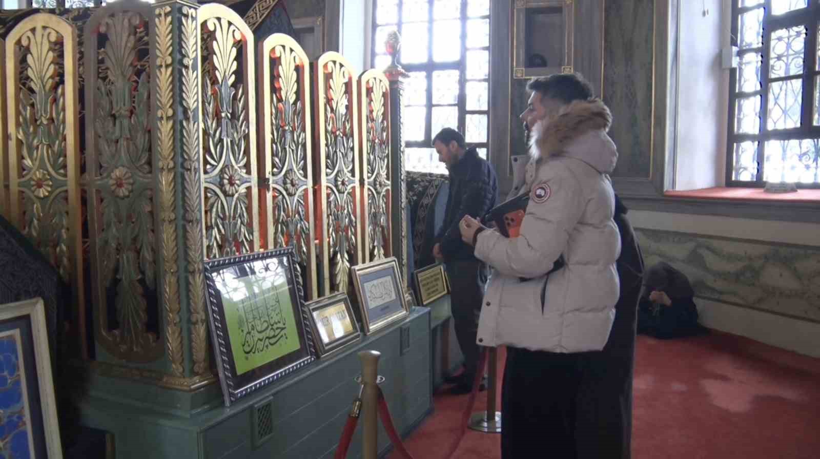 Mehmet Çevik sahnelere ara verdi, Ramazan’da maneviyata yöneldi
Mehmet Çevik sahnelere ara verdi, Ramazan’da maneviyata yöneldi