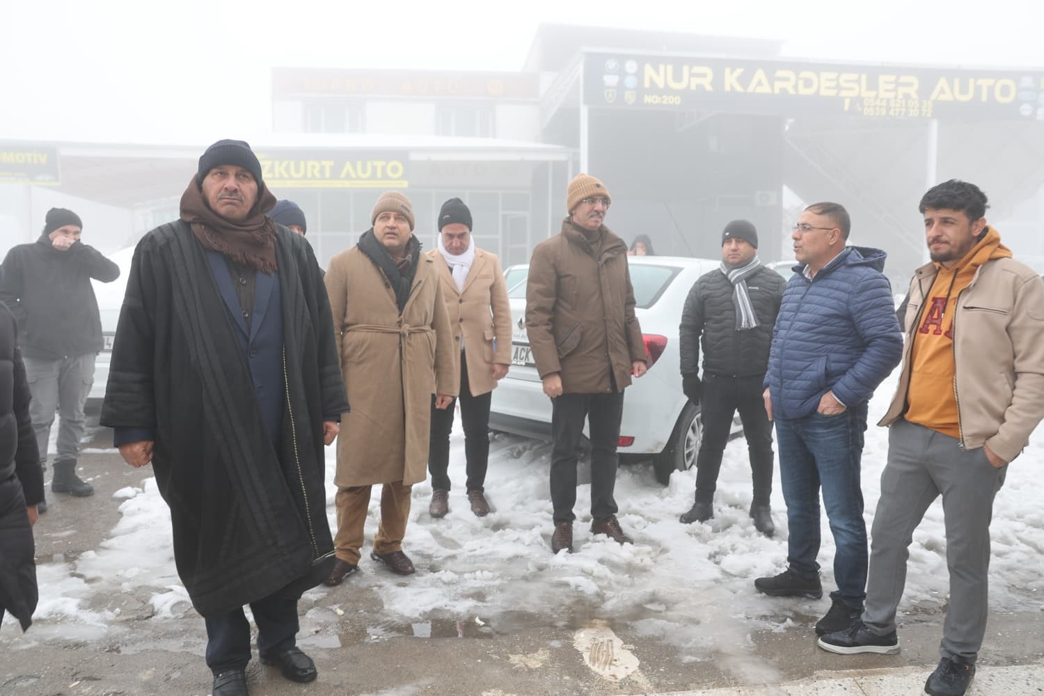 Mehmet Kuş, karda işyerleri zarar gören esnafla buluştu
