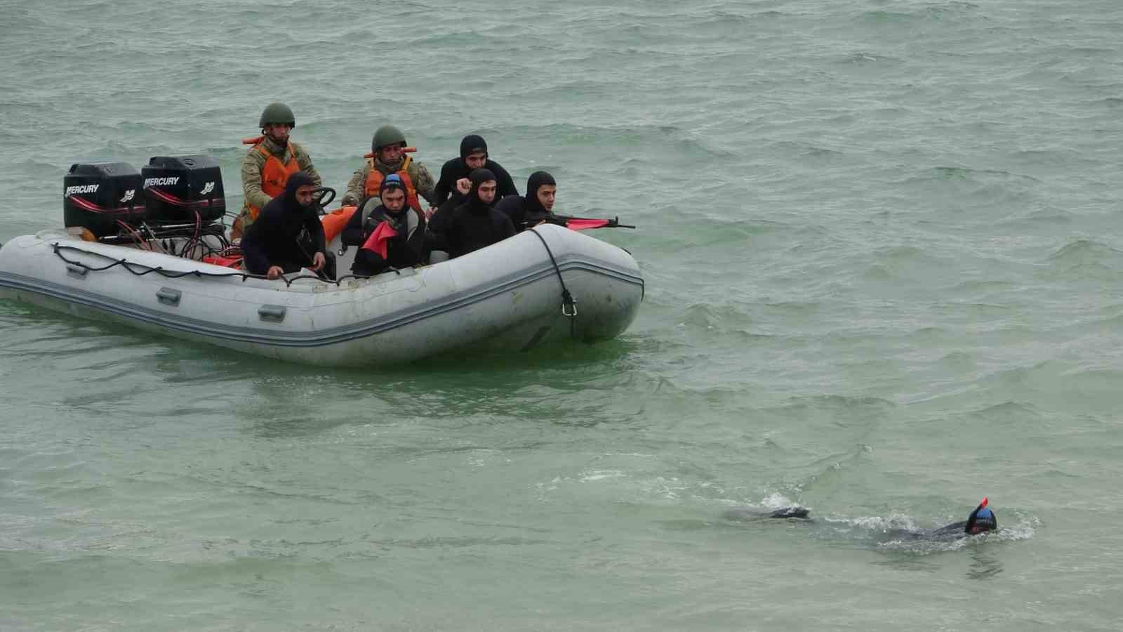 Mehmetçik Çanakkale’de "Durgun Sulardan Geçiş Eğitimi" gerçekleştirdi
