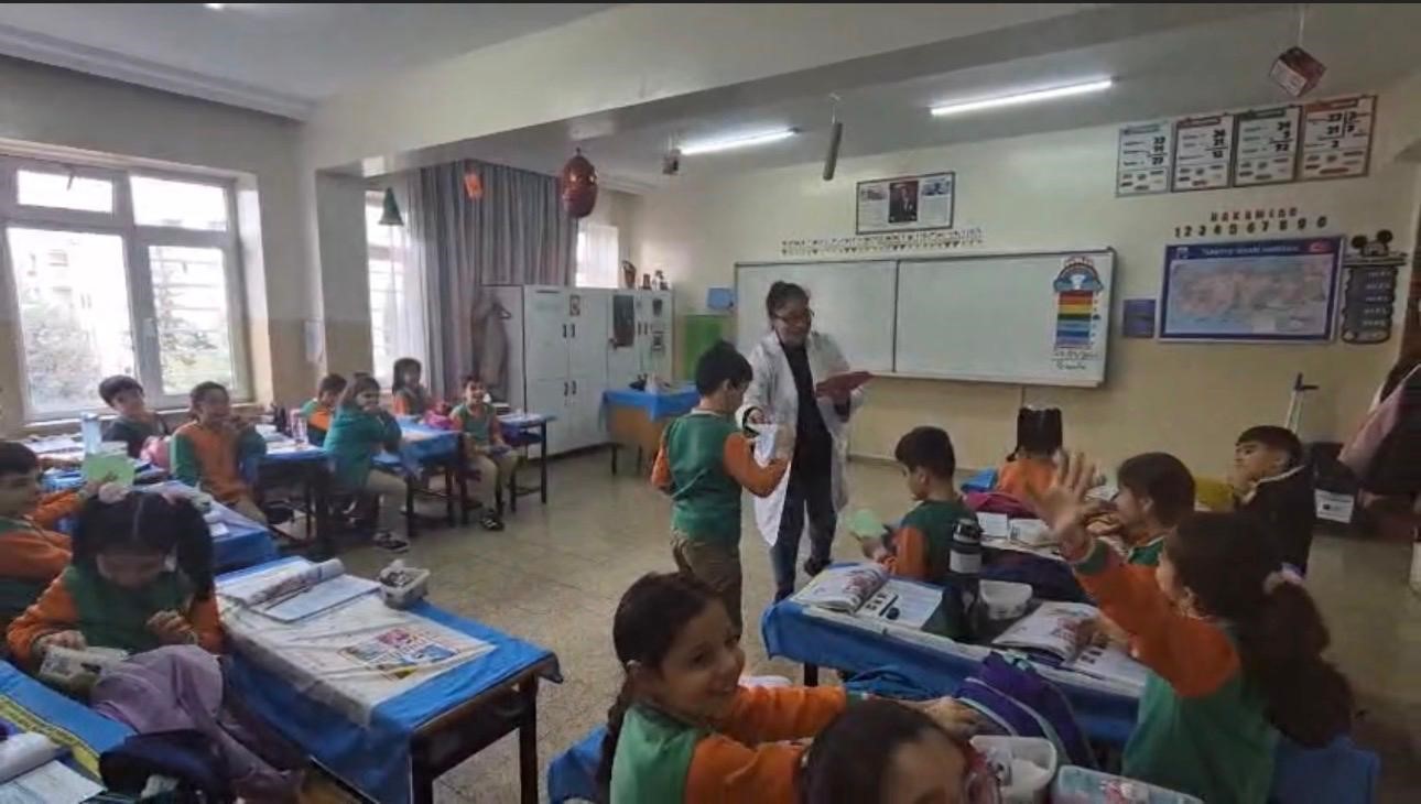 Mehmetçik’in mektupları öğrencilere ulaştı
