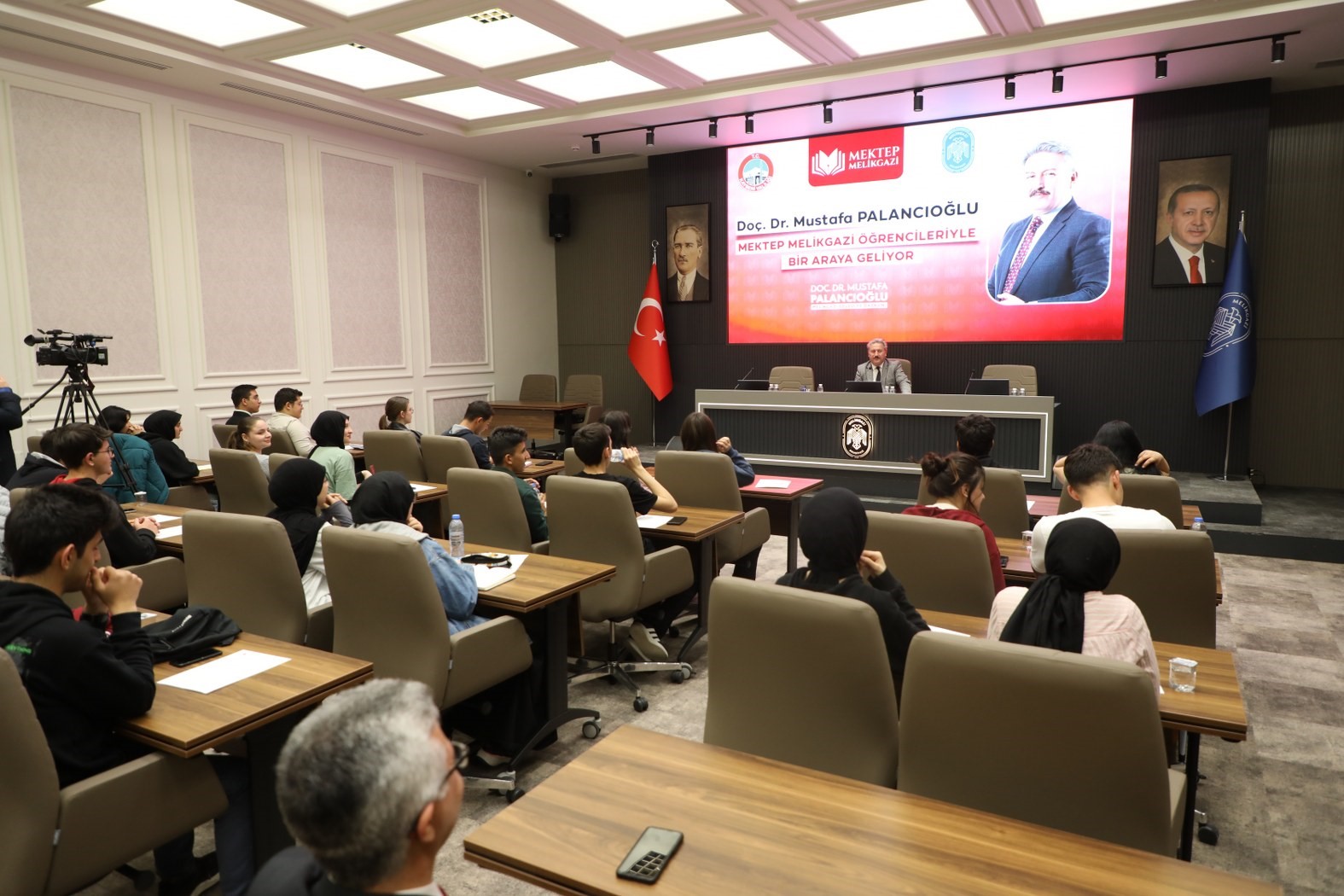 Mektep Melikgazi’de eğitim alan gençler topluma ışık olacaklar
Mektep Melikgazi’de eğitim alan gençler topluma ışık olacaklar