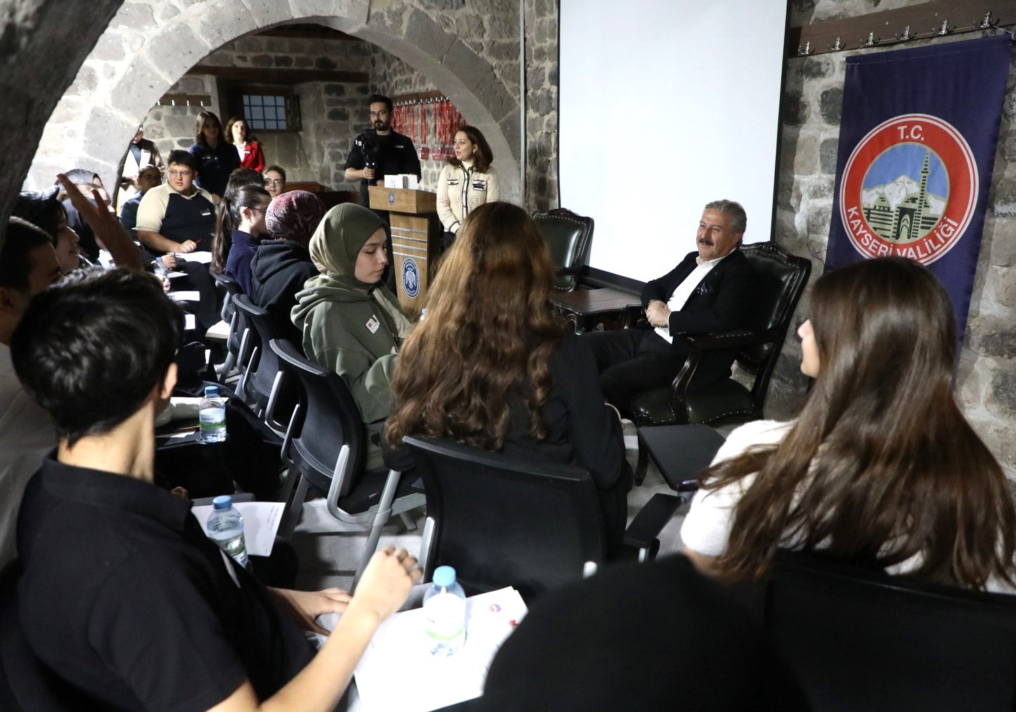 Mektep Melikgazi’de eğitim alan gençler topluma ışık olacaklar
Mektep Melikgazi’de eğitim alan gençler topluma ışık olacaklar