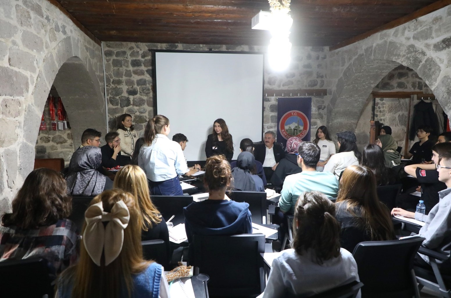 Mektep Melikgazi’de eğitim alan gençler topluma ışık olacaklar
Mektep Melikgazi’de eğitim alan gençler topluma ışık olacaklar