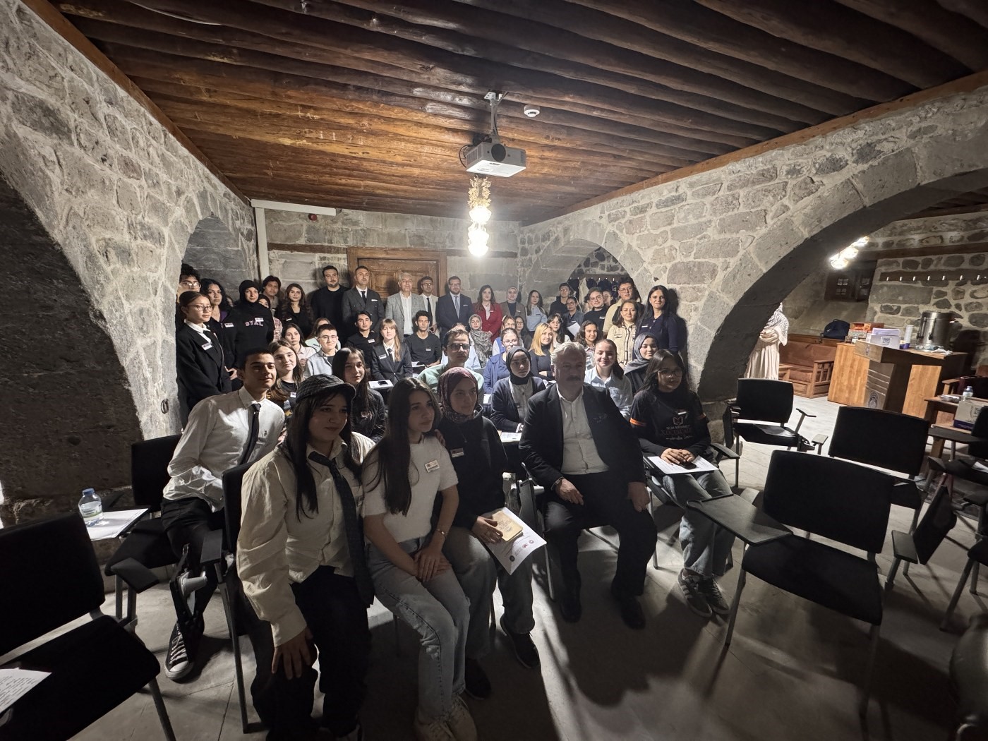 Mektep Melikgazi’de eğitim alan gençler topluma ışık olacaklar
Mektep Melikgazi’de eğitim alan gençler topluma ışık olacaklar