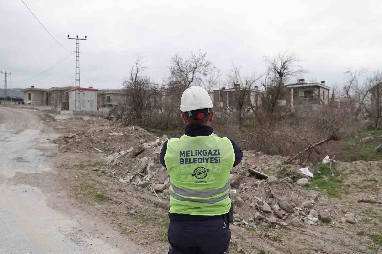 Melikgazi Belediyesi’nden hafriyat uyarısı
Melikgazi Belediyesi’nden hafriyat uyarısı
