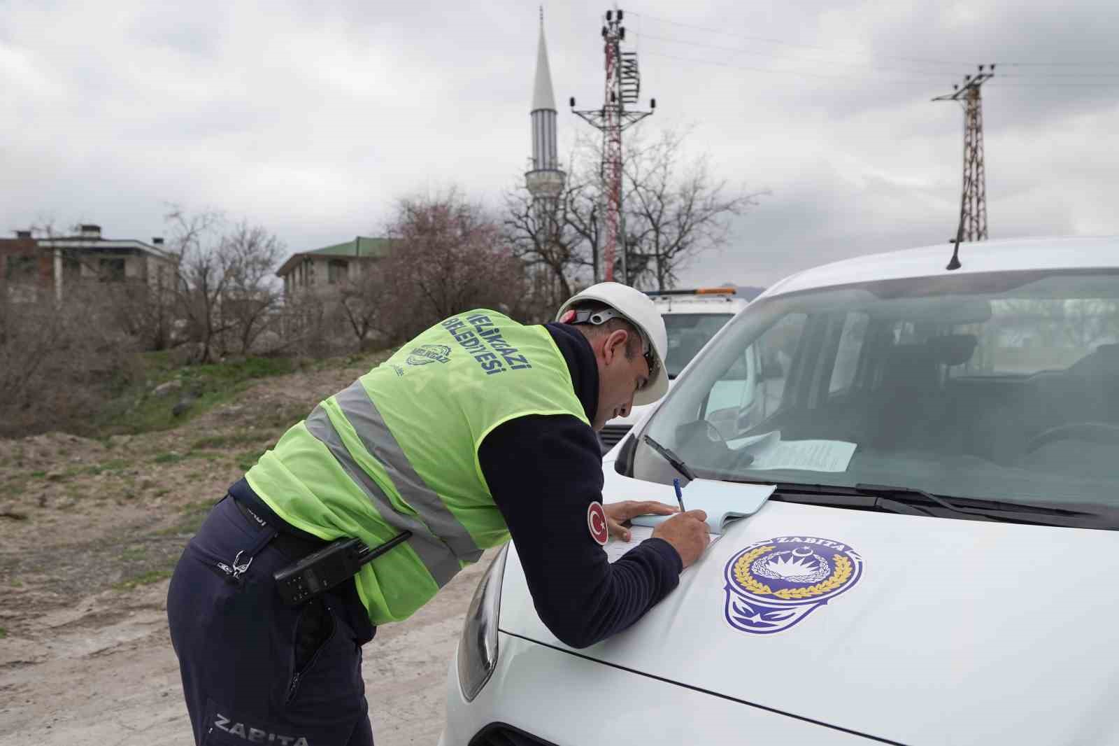 Melikgazi Belediyesi’nden hafriyat uyarısı
Melikgazi Belediyesi’nden hafriyat uyarısı