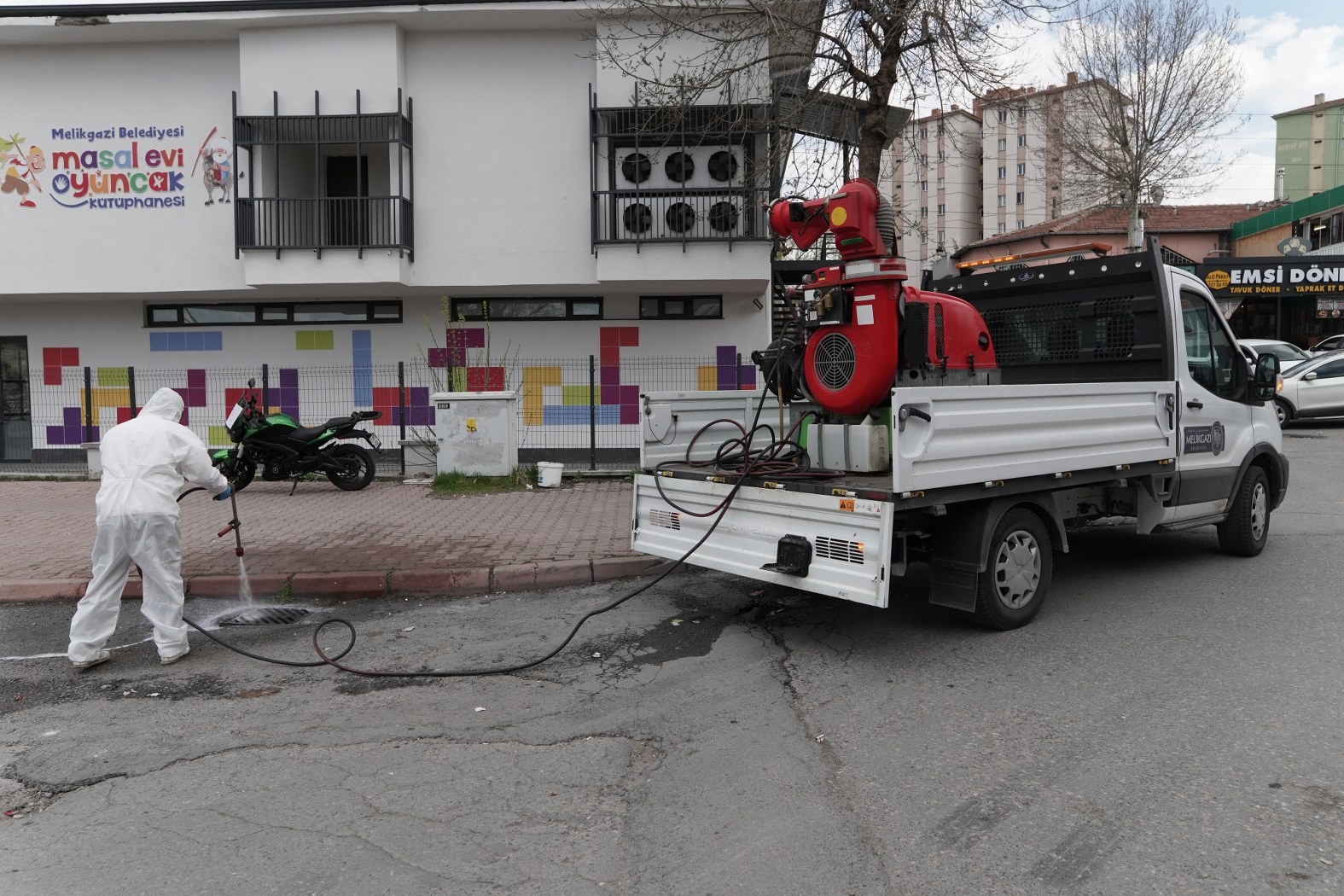 Melikgazi’de haşeresiz ve sivrisineksiz bir yaz için ilaçlama yapıldı
