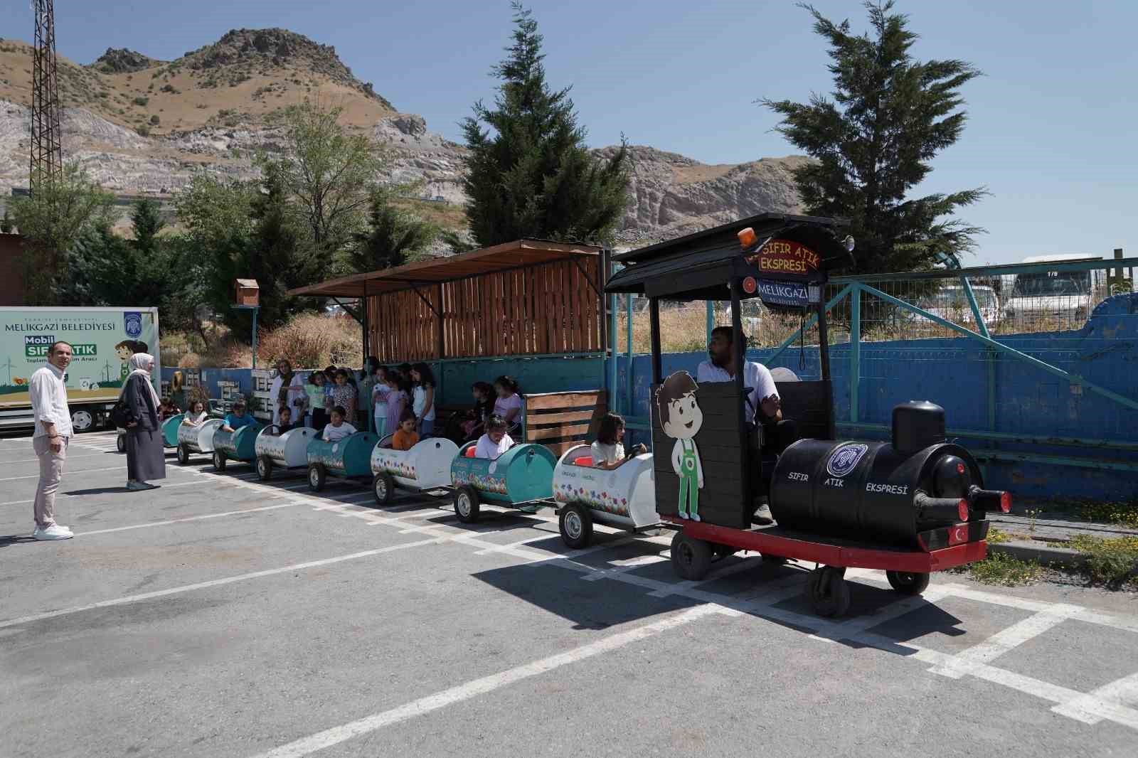 Melikgazi’de yıllık 9 bin ton atık geri dönüşümle ekonomiye kazandırılıyor
