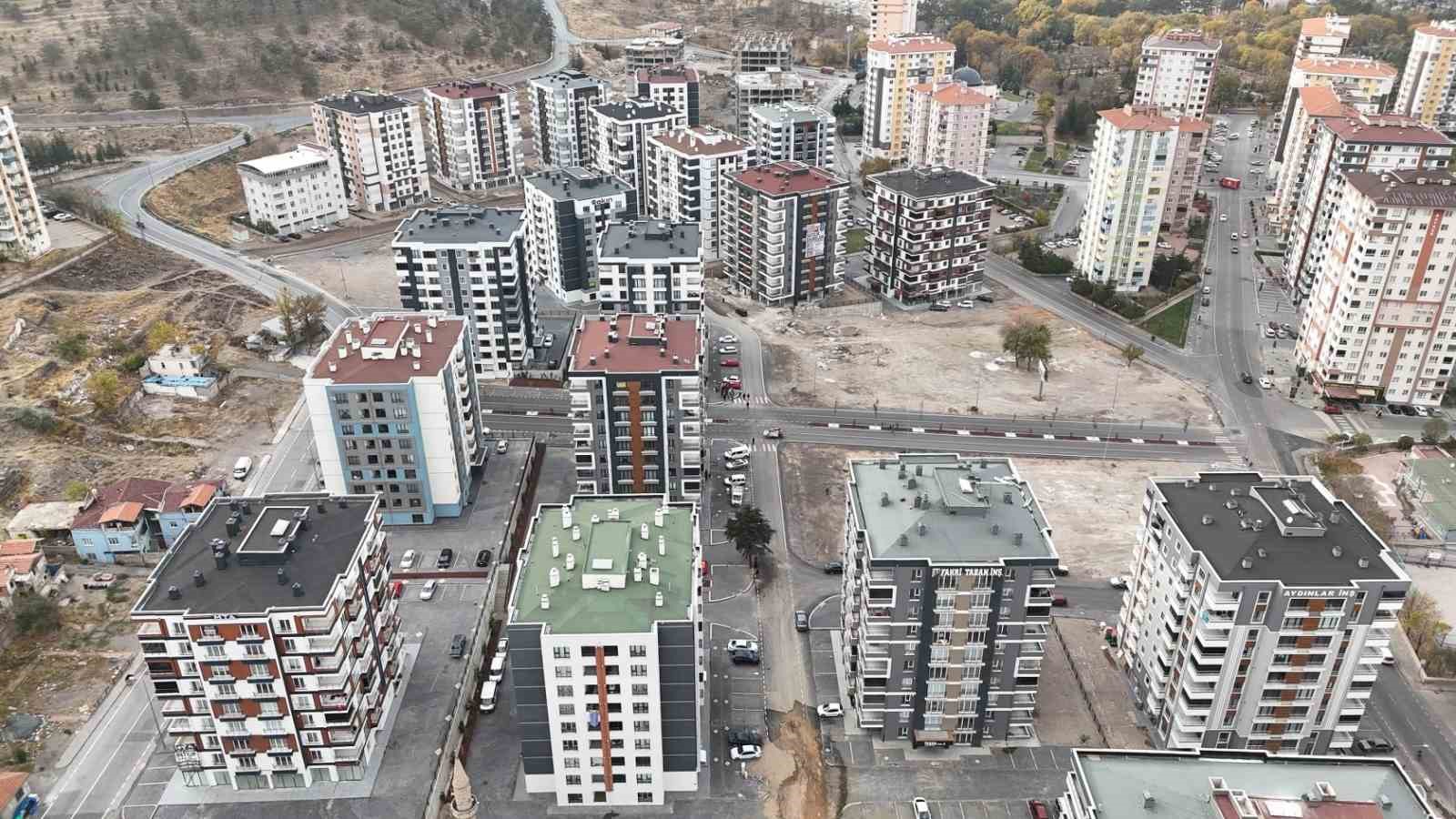 Melikgazi’nin kazandıran finans modeli ‘kazan kazan’, birçok ailenin ev sahibi olmasını kolaylaştırdı
Melikgazi’nin kazandıran finans modeli ‘kazan kazan’, birçok ailenin ev sahibi olmasını kolaylaştırdı